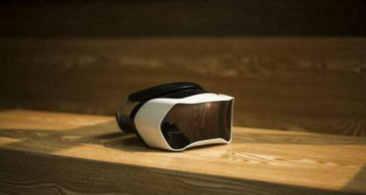 VR的使用建议：切勿时间太长，不然有害于健康